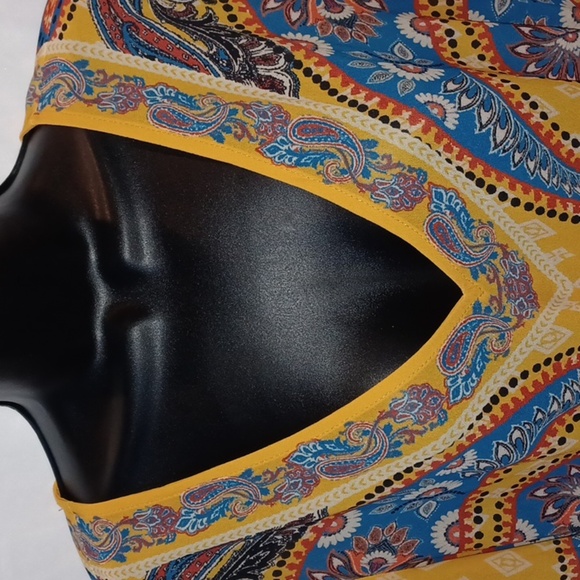 Flying Tomato, bell sleeve, printed top, tie waist - Picture 2 of 7